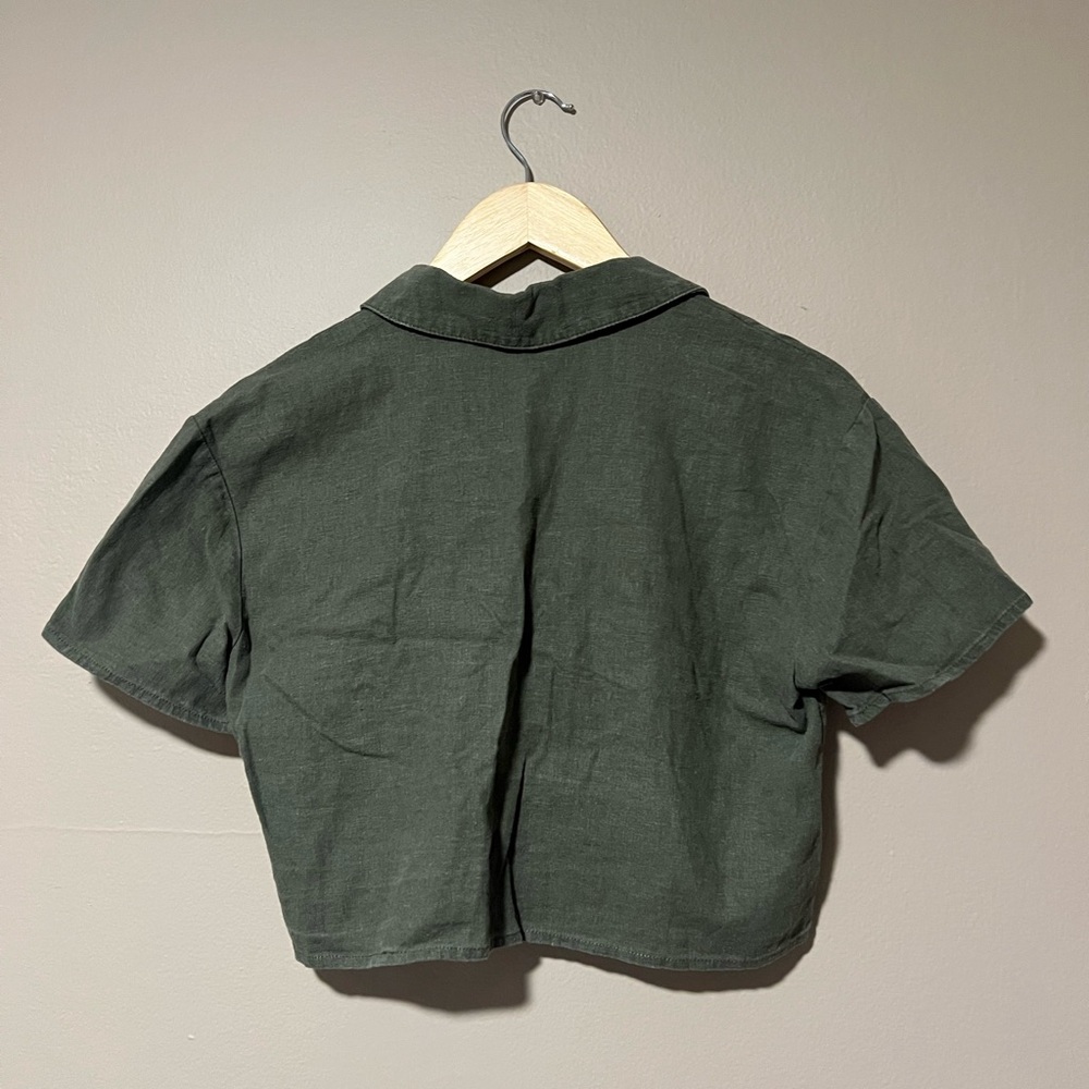 Green Button-Up Cropped Shirt - Picture 2 of 2